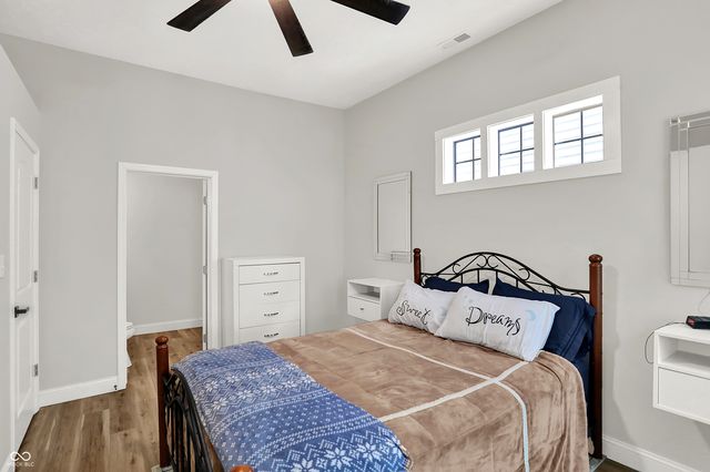 1300 S B Street, Elwood, IN 46036