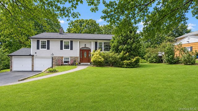 28 Pike Place, Mahopac, NY 10541