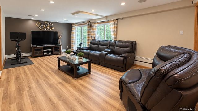 28 Pike Place, Mahopac, NY 10541