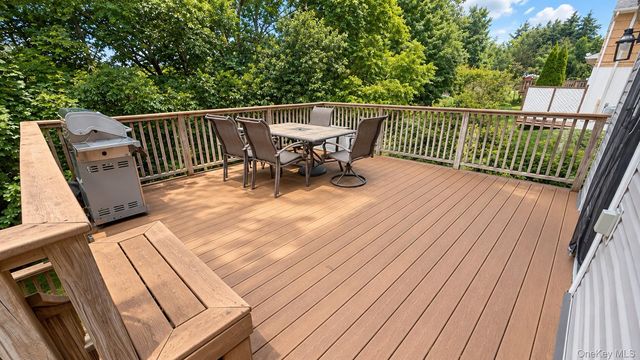 28 Pike Place, Mahopac, NY 10541