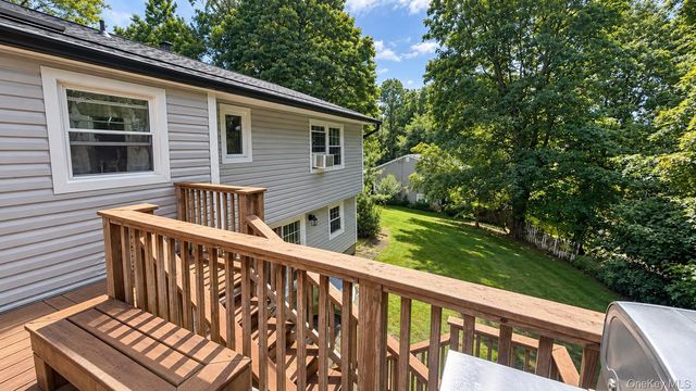 28 Pike Place, Mahopac, NY 10541