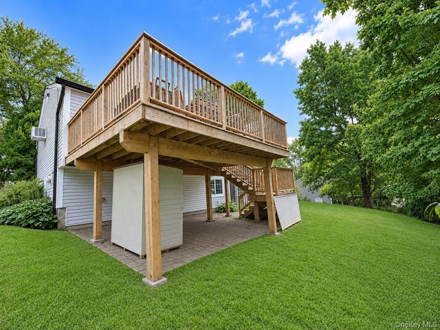 28 Pike Place, Mahopac, NY 10541