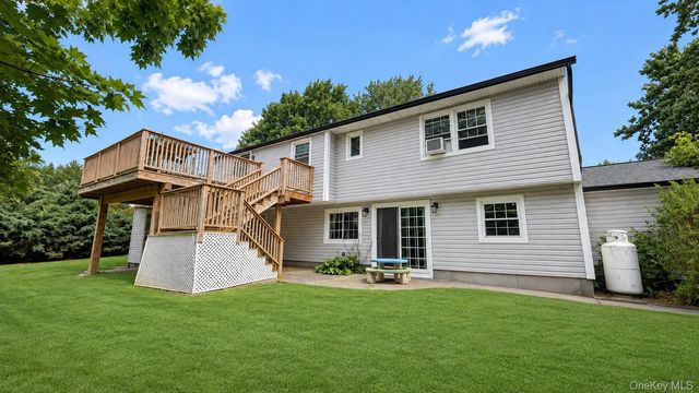 28 Pike Place, Mahopac, NY 10541