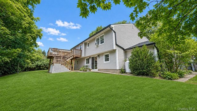 28 Pike Place, Mahopac, NY 10541