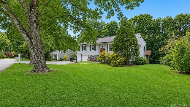 28 Pike Place, Mahopac, NY 10541