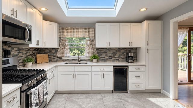 28 Pike Place, Mahopac, NY 10541