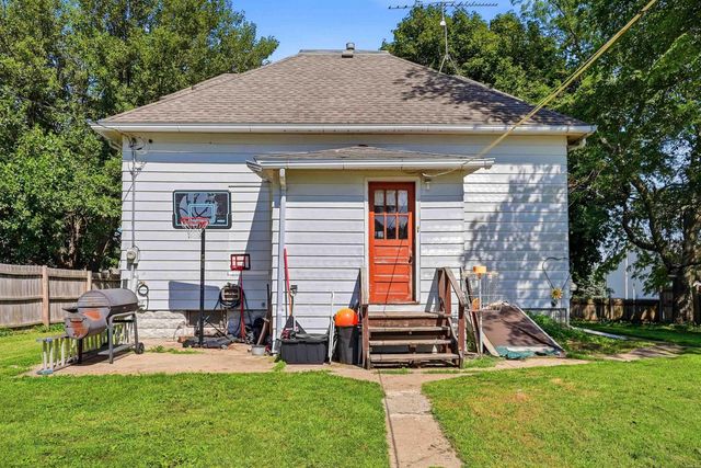 114 Main Street, Holland, IA 50642