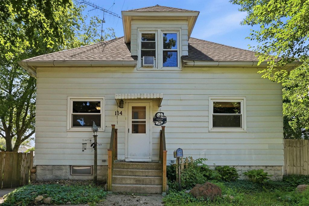 114 Main Street, Holland, IA 50642