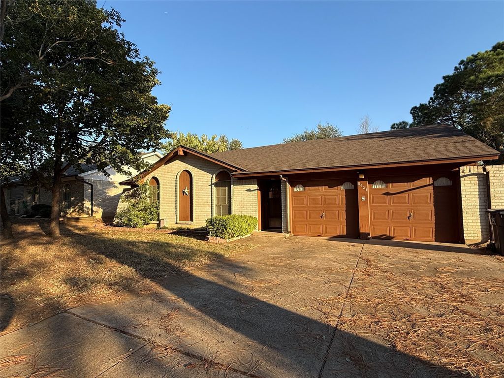 5621 Shady Hill Lane, Arlington, TX 76016