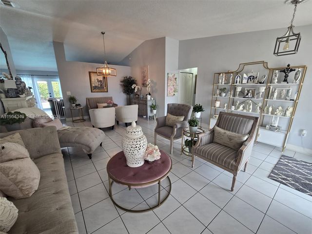 15201 SW 177th Ter, Miami, FL 33187