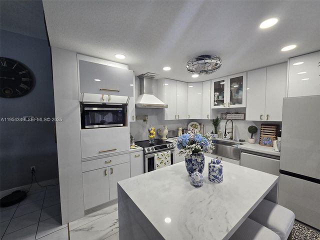 15201 SW 177th Ter, Miami, FL 33187