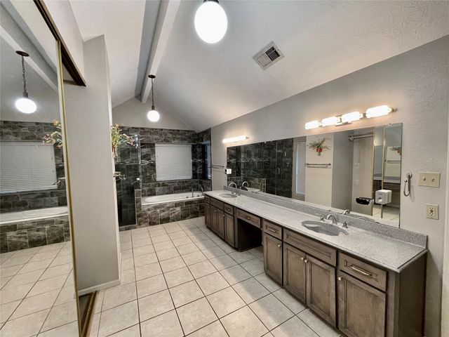 8215 Sean Park Court, Houston, TX 77095