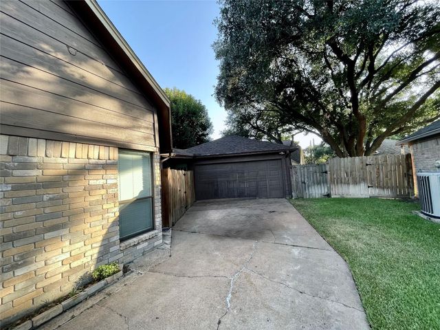 8215 Sean Park Court, Houston, TX 77095