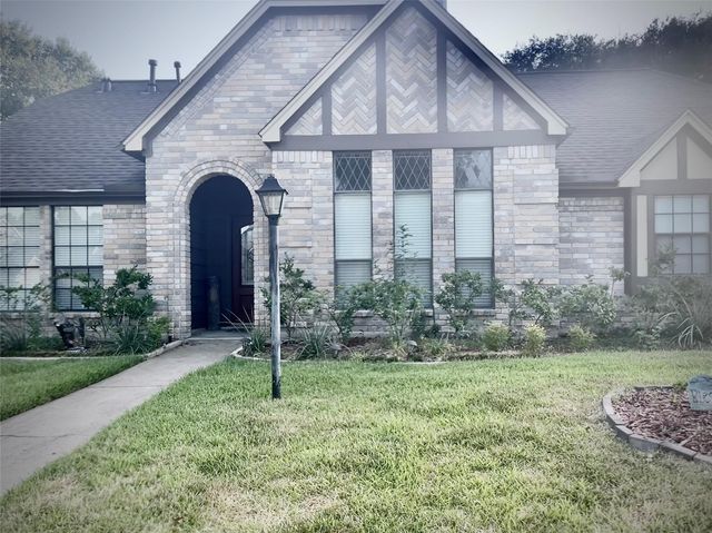 8215 Sean Park Court, Houston, TX 77095