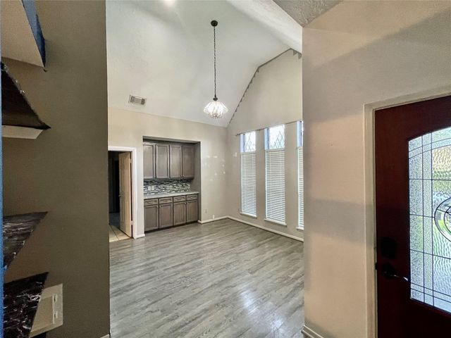 8215 Sean Park Court, Houston, TX 77095