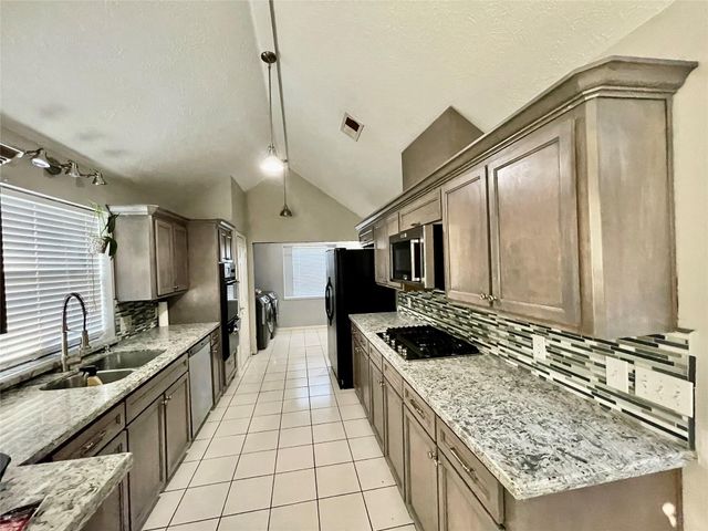8215 Sean Park Court, Houston, TX 77095