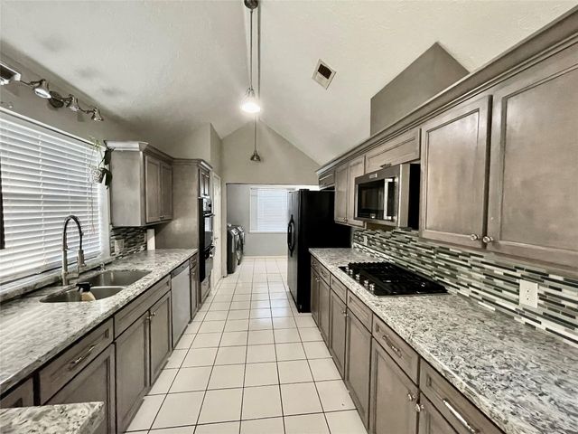8215 Sean Park Court, Houston, TX 77095