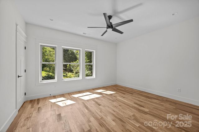 58 Pinedale Road, Asheville, NC 28805