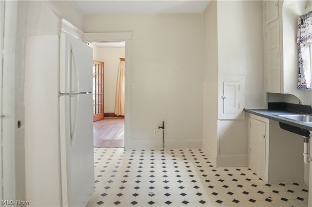 33 E Earle Avenue, Youngstown, OH 44507