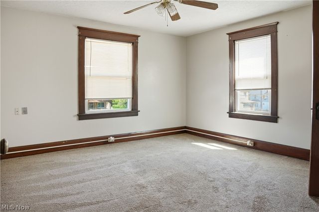 33 E Earle Avenue, Youngstown, OH 44507