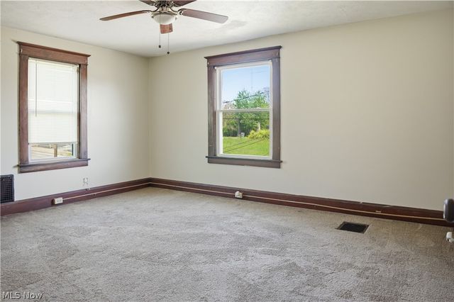 33 E Earle Avenue, Youngstown, OH 44507