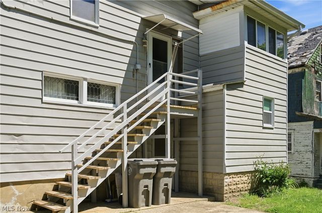 33 E Earle Avenue, Youngstown, OH 44507