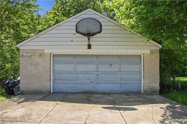 33 E Earle Avenue, Youngstown, OH 44507