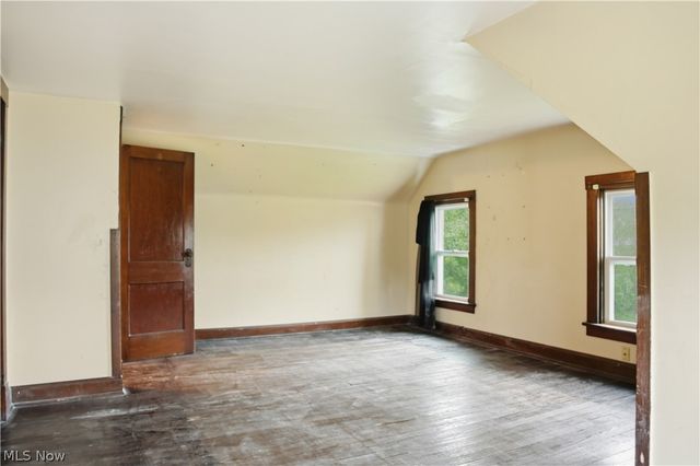 33 E Earle Avenue, Youngstown, OH 44507
