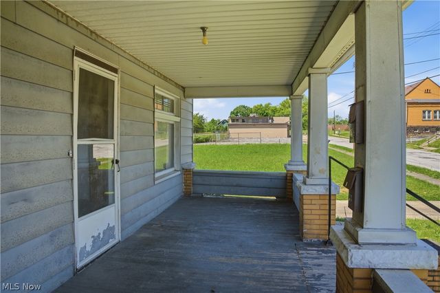 33 E Earle Avenue, Youngstown, OH 44507