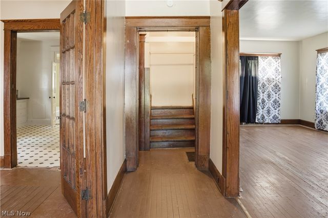 33 E Earle Avenue, Youngstown, OH 44507