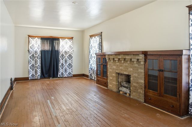 33 E Earle Avenue, Youngstown, OH 44507