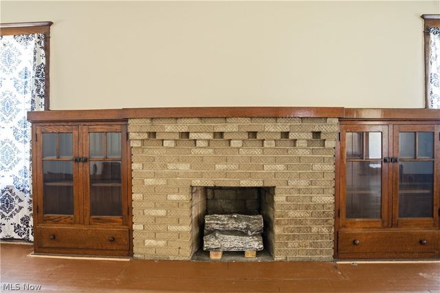 33 E Earle Avenue, Youngstown, OH 44507