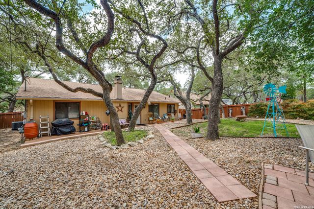 9215 KINGS CROSS ST, San Antonio, TX 78254