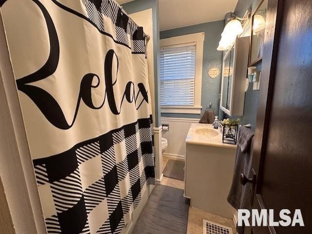 1 JONES Place, Jacksonville, IL 62650