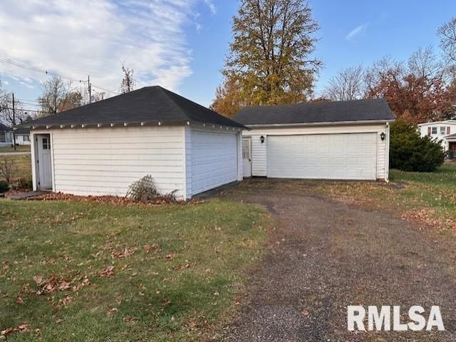 1 JONES Place, Jacksonville, IL 62650
