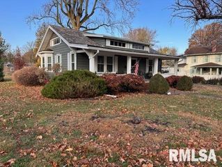 1 JONES Place, Jacksonville, IL 62650