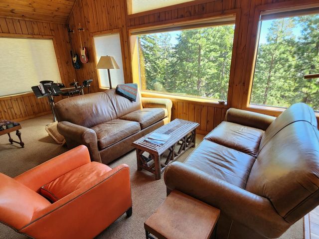 281 Bloods Ridge Rd, Bear Valley, CA 95223