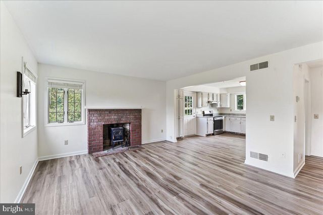 619 E HILLENDALE RD, Chadds Ford, PA 19317