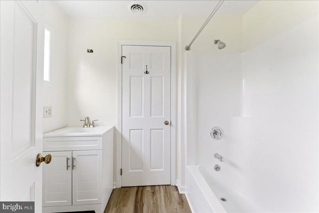 619 E HILLENDALE RD, Chadds Ford, PA 19317