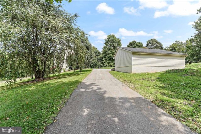 619 E HILLENDALE RD, Chadds Ford, PA 19317