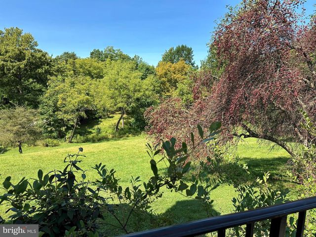 619 E HILLENDALE RD, Chadds Ford, PA 19317