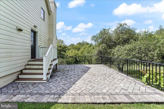 619 E HILLENDALE RD, Chadds Ford, PA 19317