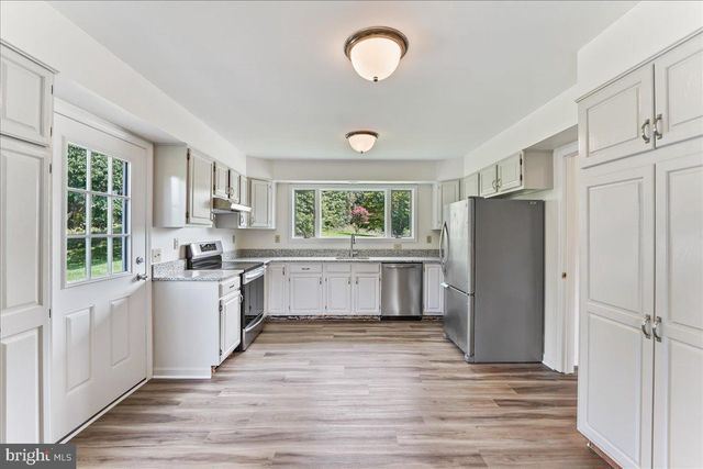 619 E HILLENDALE RD, Chadds Ford, PA 19317