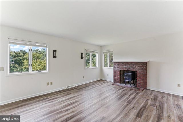 619 E HILLENDALE RD, Chadds Ford, PA 19317