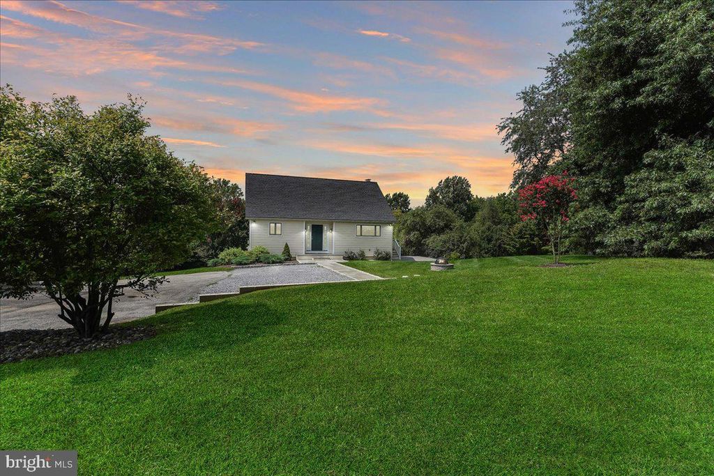 619 E HILLENDALE RD, Chadds Ford, PA 19317