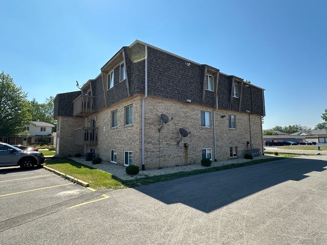 2390 Bicentennial Avenue 4, Crest Hill, IL 60403