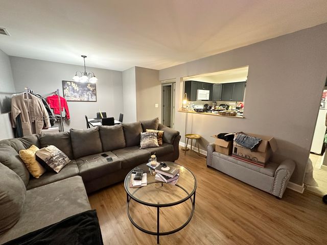 2390 Bicentennial Avenue 4, Crest Hill, IL 60403