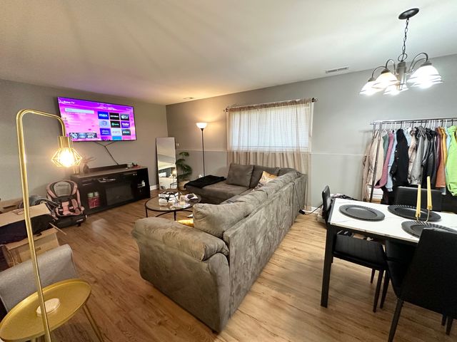 2390 Bicentennial Avenue 4, Crest Hill, IL 60403