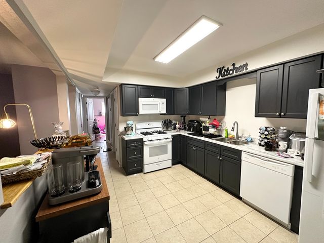 2390 Bicentennial Avenue 4, Crest Hill, IL 60403