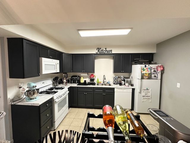 2390 Bicentennial Avenue 4, Crest Hill, IL 60403